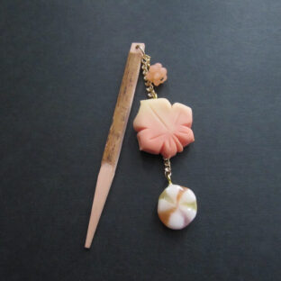 紅葉と飴の帯飾り