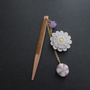 菊と飴の帯飾り紫