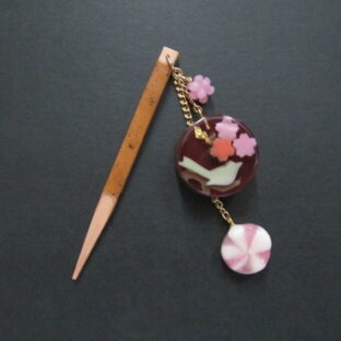 桜と鶯の錦玉羹飴の帯飾り