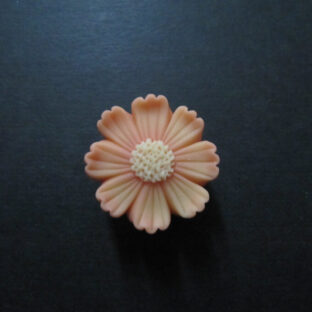 コスモスの帯留めオレンジ